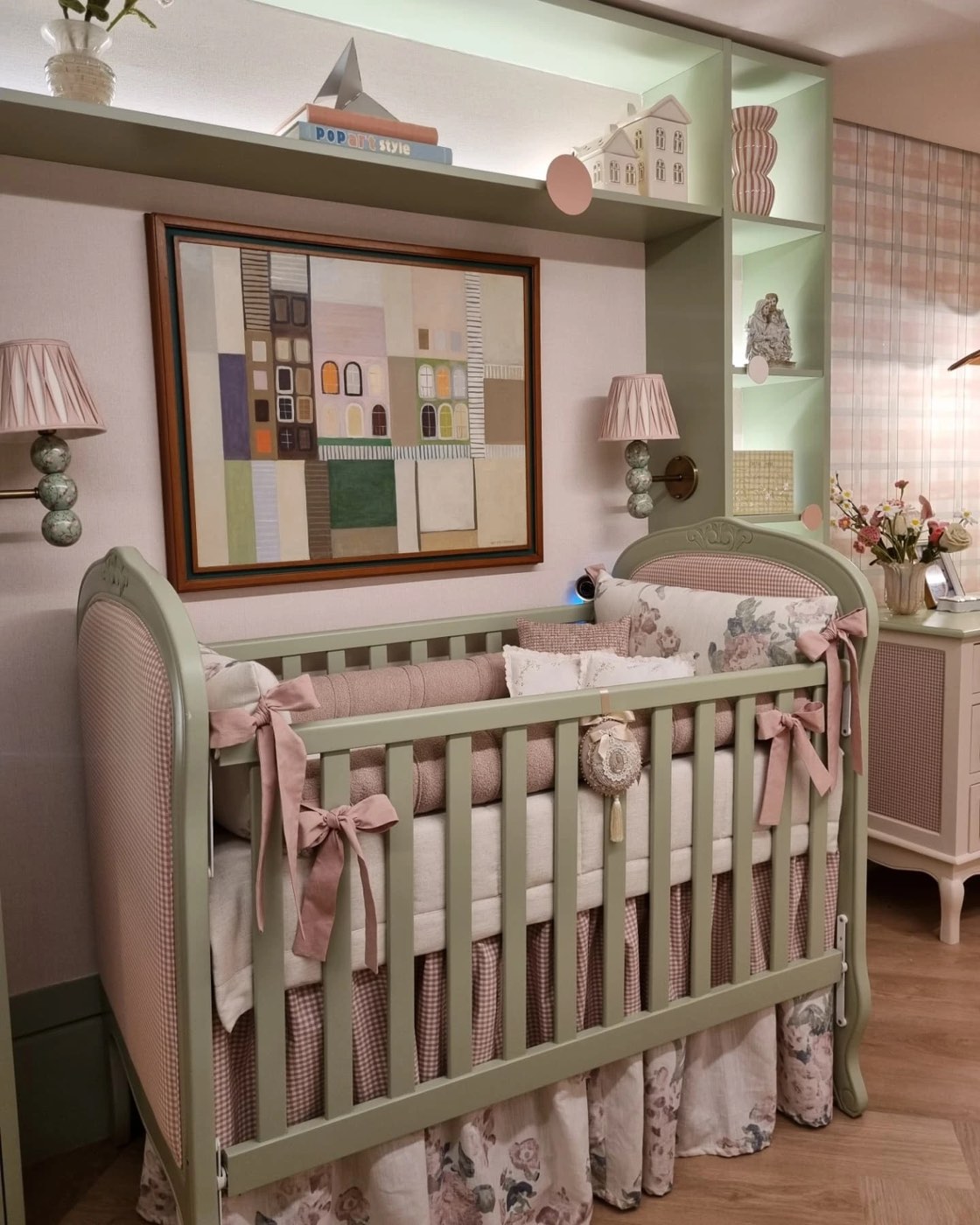 Quartinho entregue pelo ateliê — e hoje damos boas-vindas a dona desse quartinho lindo, cheio de encanto, onde cada cantinho